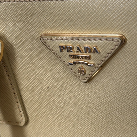 PRADA Saffiano Small Galleria Double Zip Tote Polline Color / Butter Yellow - Picture 4 of 16